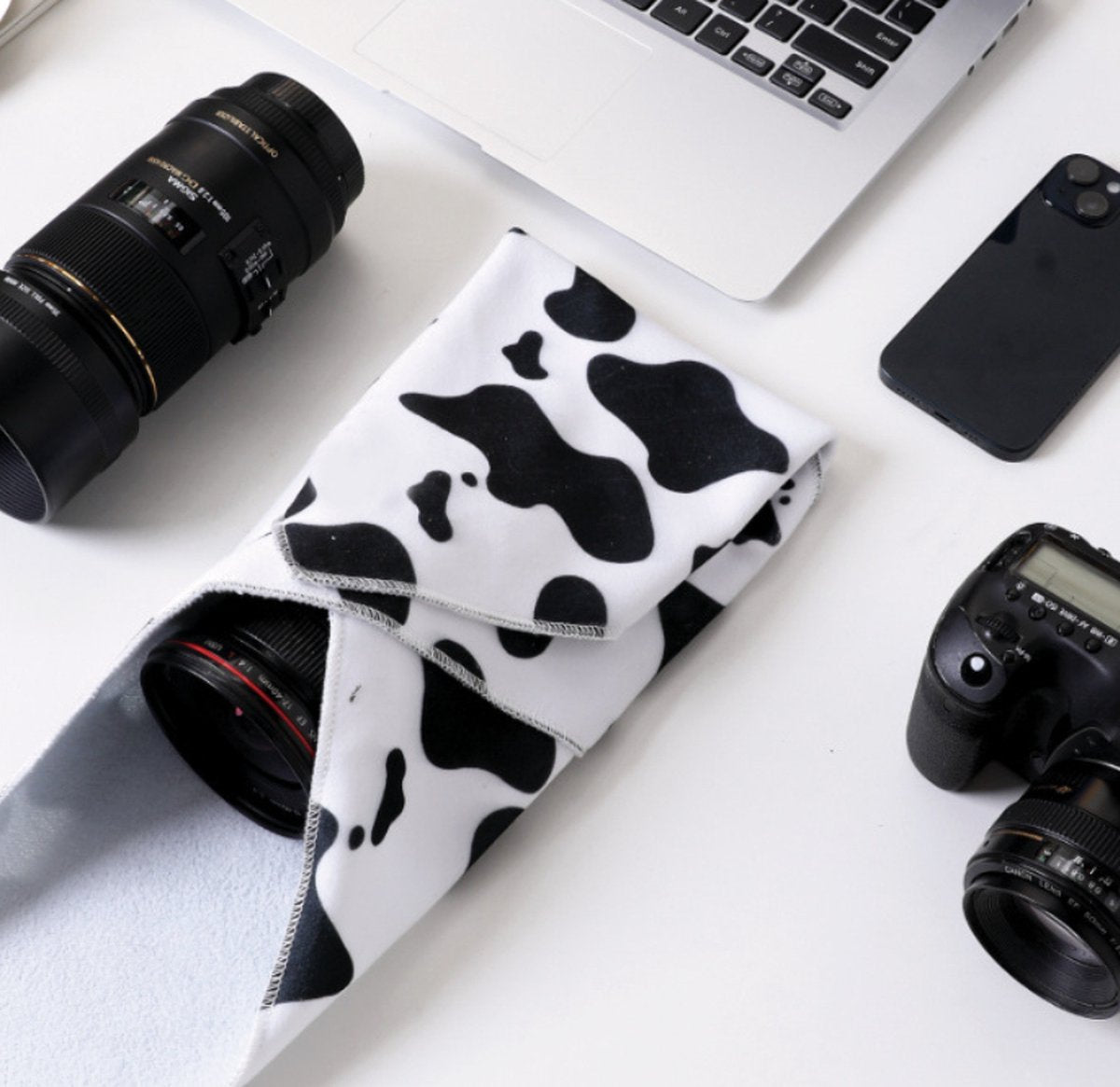 Self-Adhesive Protective Wrap for Camera Lens - Protective Wrap Anti-Scratch Dustproof Lens Wrap Cloth - Anti-Scratch - Universal - Scratch-Resistant Lens Camera Wrap - For Technical Device Storage - 50 x 50 cm - 1 Piece - Image 4
