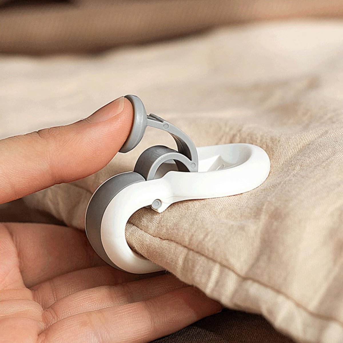 Sturdy Duvet Clips - 6 Pieces - Duvet Clips - Duvet Pegs - Duvet Clamps - Clip Duvet Cover - Prevents Your Duvet from Shifting - Neat - Clips - Blankets - Sheets - Grey - Image 2