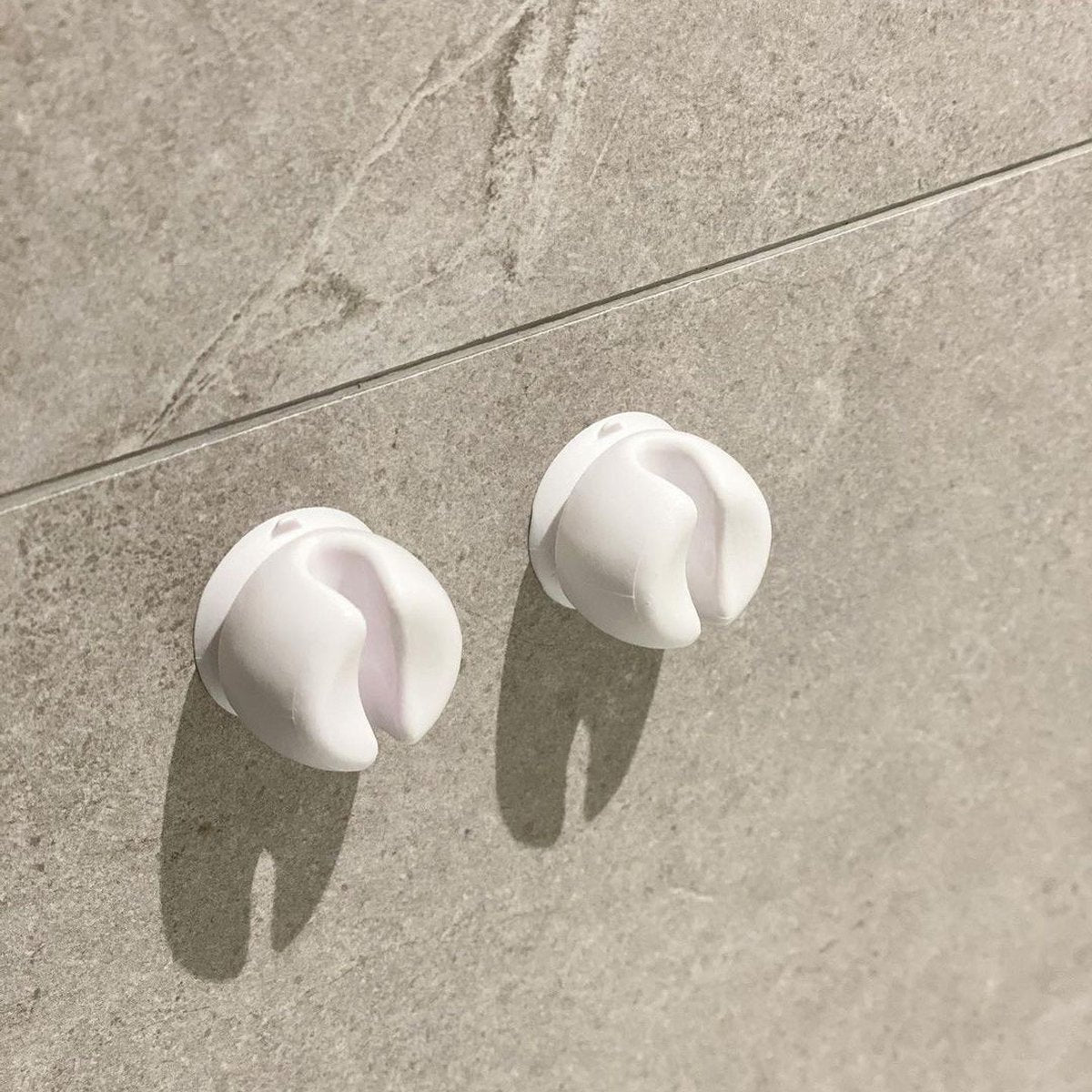 Toothbrush Holder - 10 Pieces - Holder - Bathroom - With Suction Cup - Washbasin - Shelf - Storage - Holder - Hygienic - Bathroom Gadgets - Bathroom Accessory - Wall Mounting - No Drilling Required - Plastic - Toothbrush - White - Image 2