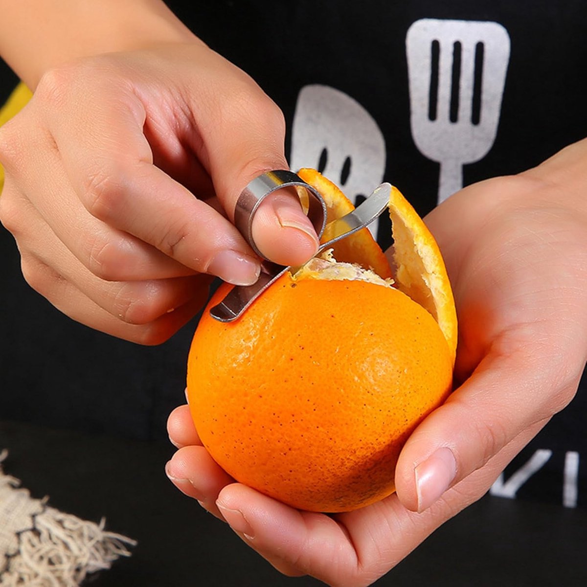 Orange Peeler - 2 Pieces - Portable Orange Peeler - Quick and Easy Peeling - Creative Orange Fruit Peeler - Mandarin Peeler - Peeler - Finger Opener - for Orange - Lemon - Citrus - Image 4