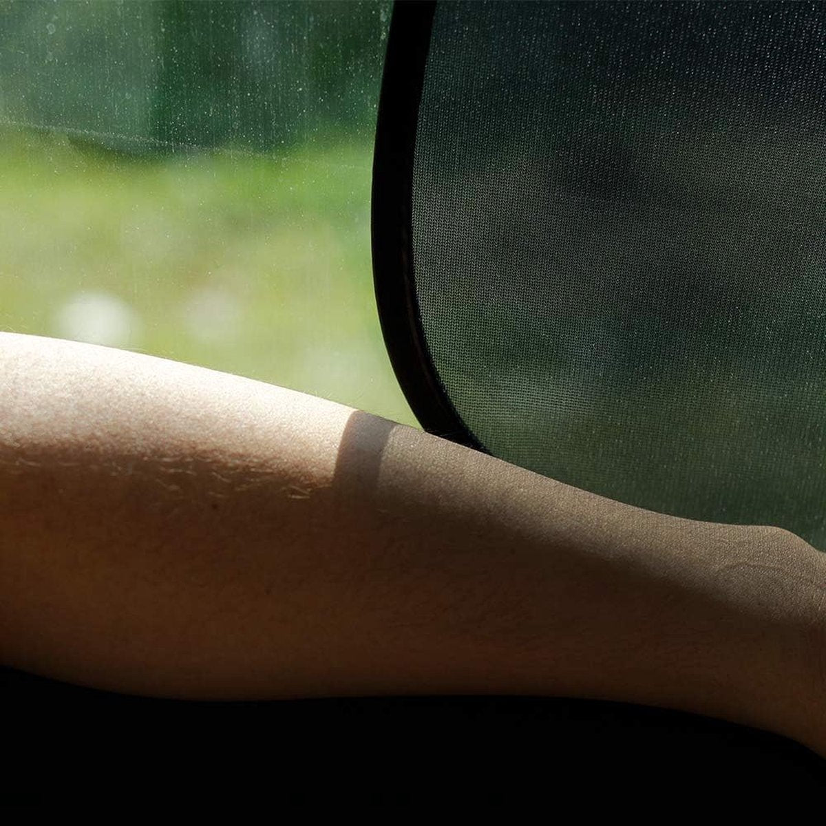 Car Sunshade - Car Sunshade Side Window - 1 Pair 50 x 30 Cm and 1 Pair 44 x 38 Cm - Baby Car Sunshade - Electrostatic Adsorption - Privacy Protection - Car Sun Protection - UV Protection - Side Window - Safe Driving - With Storage Bag - Black - Image 5