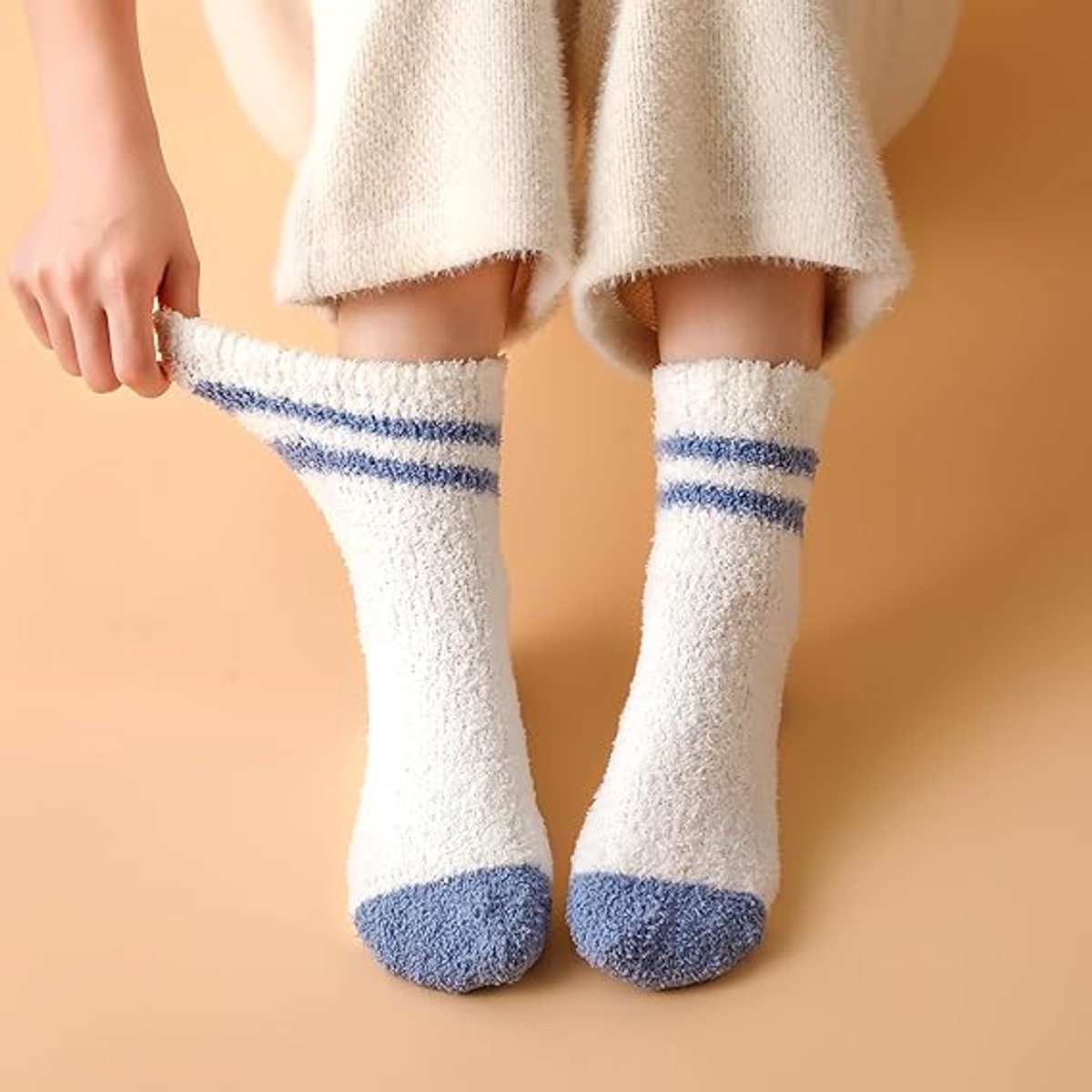 5 Pairs - socks - Non-slip socks - Warm Fuzzy Fleece Socks - Women's House Socks - Warm Winter Socks - Fluffy Socks - Sleep Socks - House Socks - Stockings - keep warm - coral fleece - Plush and comfortable - thick plush socks - Unisex - Image 2