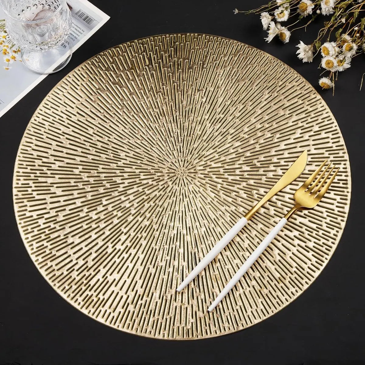 Set of 6 round placemats - Gold Placemats - 38x38cm - coasters - Openwork - Heat resistant - Luxurious appearance - Washable - Easy to clean - for kitchen and dining table decoration