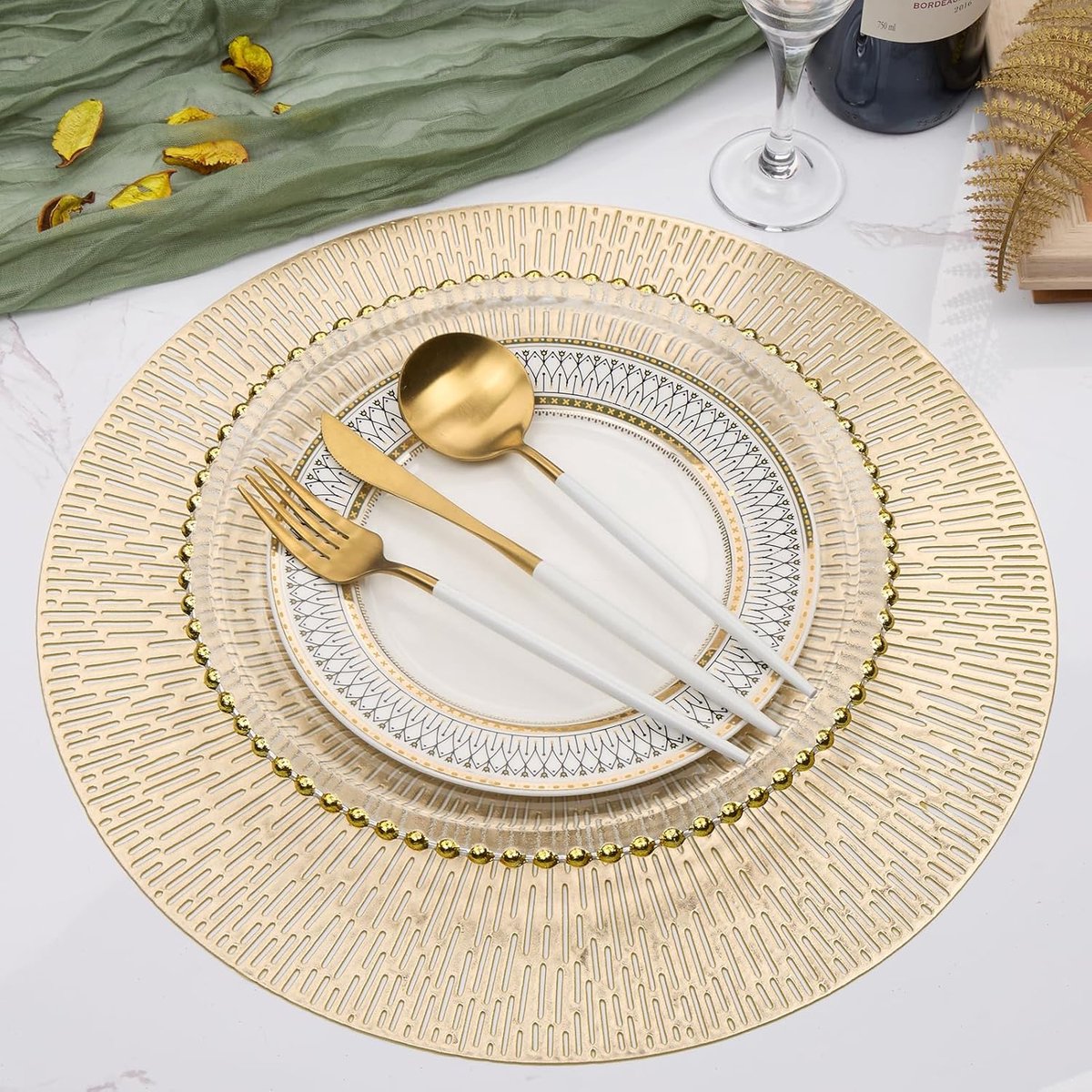 Set of 6 round placemats - Gold Placemats - 38x38cm - coasters - Openwork - Heat resistant - Luxurious appearance - Washable - Easy to clean - for kitchen and dining table decoration - Image 5