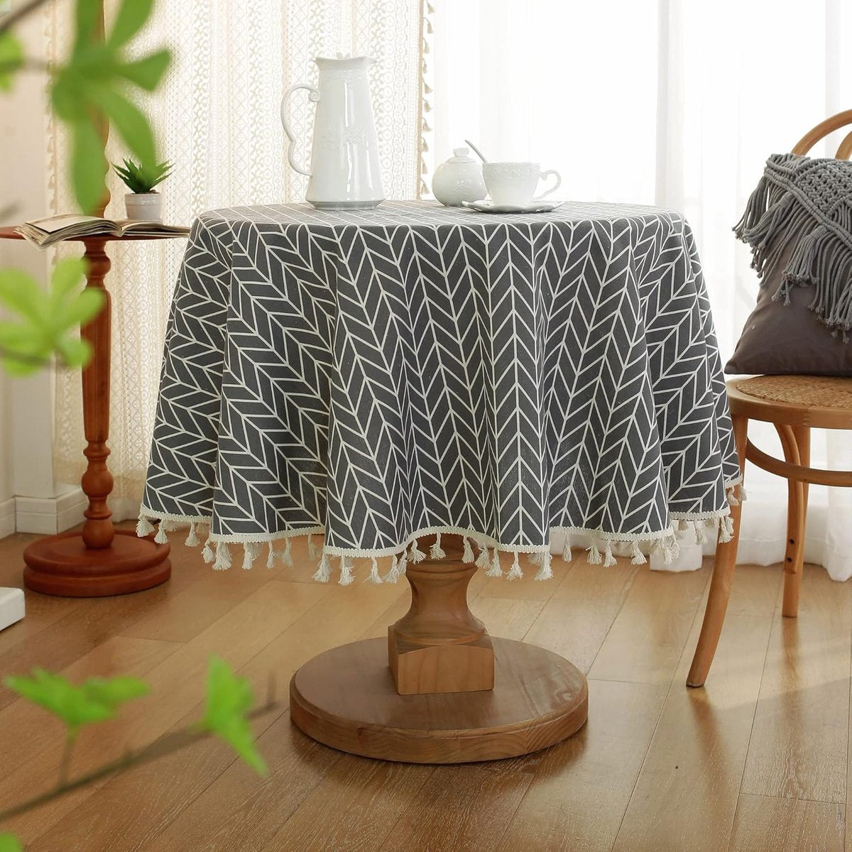 Round Tablecloth - Tablecloth with striped tassels made of cotton and linen - Washable Tablecloth - for table decoration in the kitchen and dining room - Round - 150 x 150 cm - Image 2