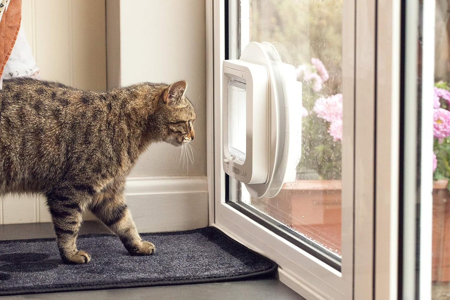Cat Mate cat flap, white, comfortable for cats to get in and out - Image 2