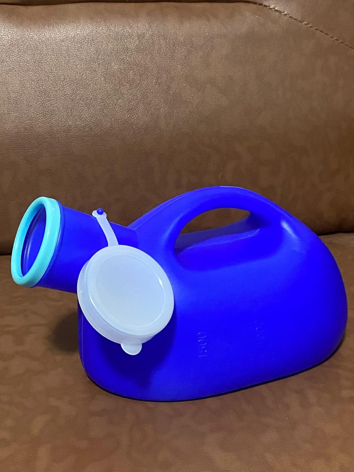 Thick Plastic Mens Bedpan Bottle with Lid Urinals for Men 3000 ml/100 oz Portable Male Urinal Urine Collection Container for Adults/Large Plastic Pee Holder for Hospital,Incontinence,Elderly,Travel - Image 3