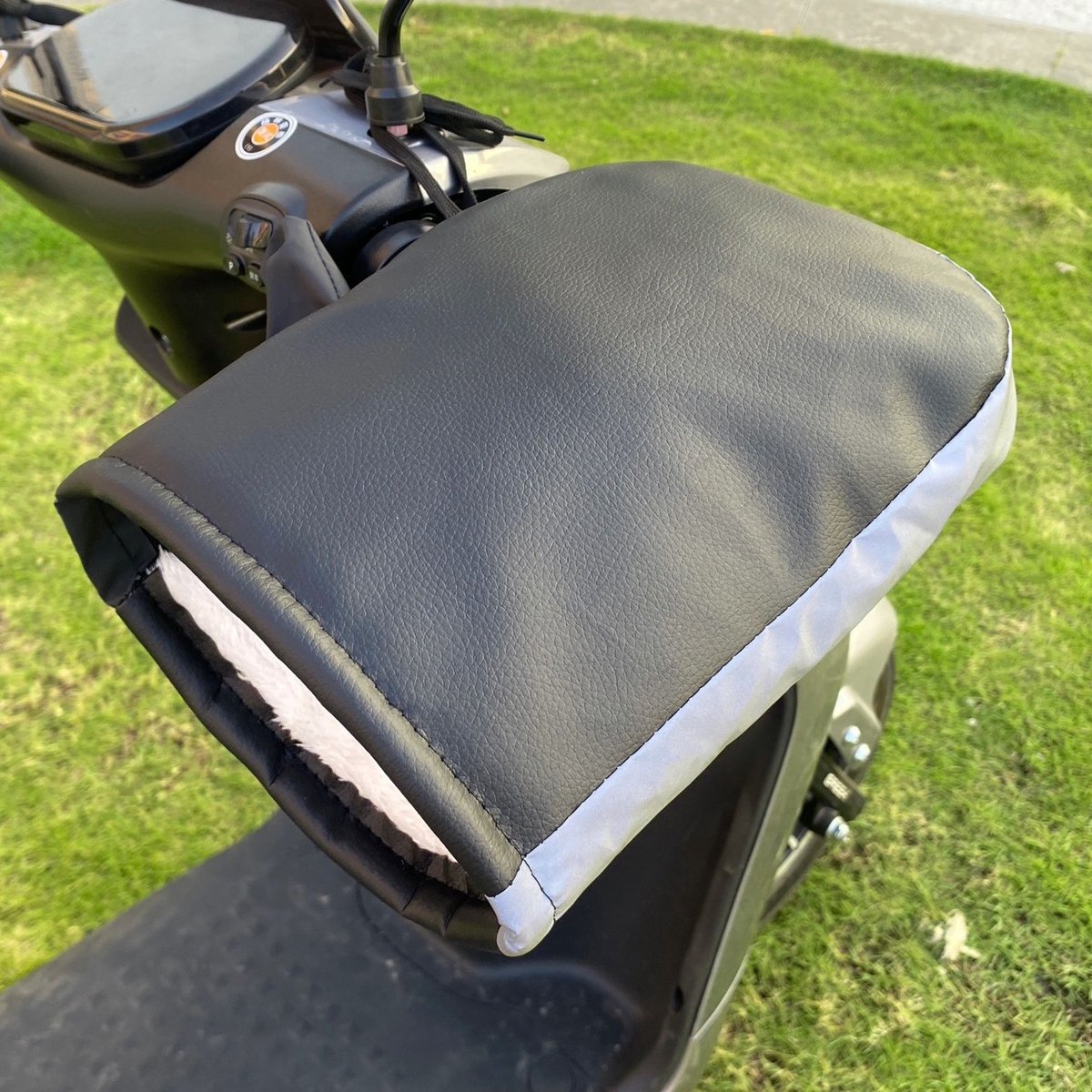 Winter Motorcycle Gloves - Motorcycle handlebar gloves - Suitable for motorcycles, electric bicycles and scooters - Warm gloves - Suitable for cold weather - Warm winter gloves - Image 2