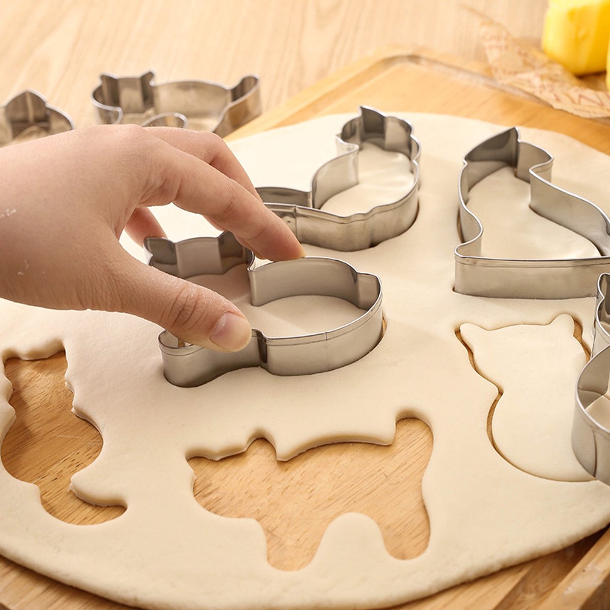 Cookie Cutters Cat - 9 Piece Set - Stainless Steel Baking Cup Set - Cat Shaped Cookie Cutters and Baking Tools - Enjoy cooking with your kids. - Image 4