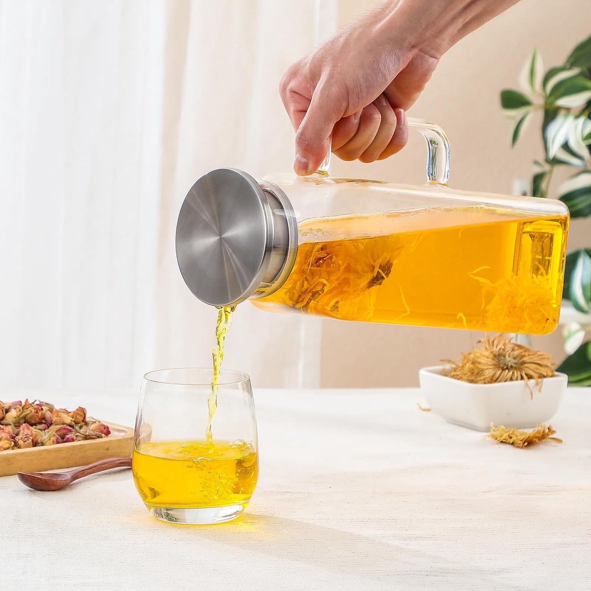 Square glass water jug - with lid and handle - refrigerator safe - suitable for hot and cold drinks - large capacity for home and restaurant use - suitable for coffee, juice, milk and other drinks. - Image 4