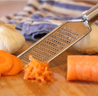 Stainless Steel Flat Grater - 1 Piece - 23.5cm - Perfect for grating garlic, cheese, chocolate, lemons and limes - Durable and rust-resistant - With hanging holes (1 piece) - Image 4