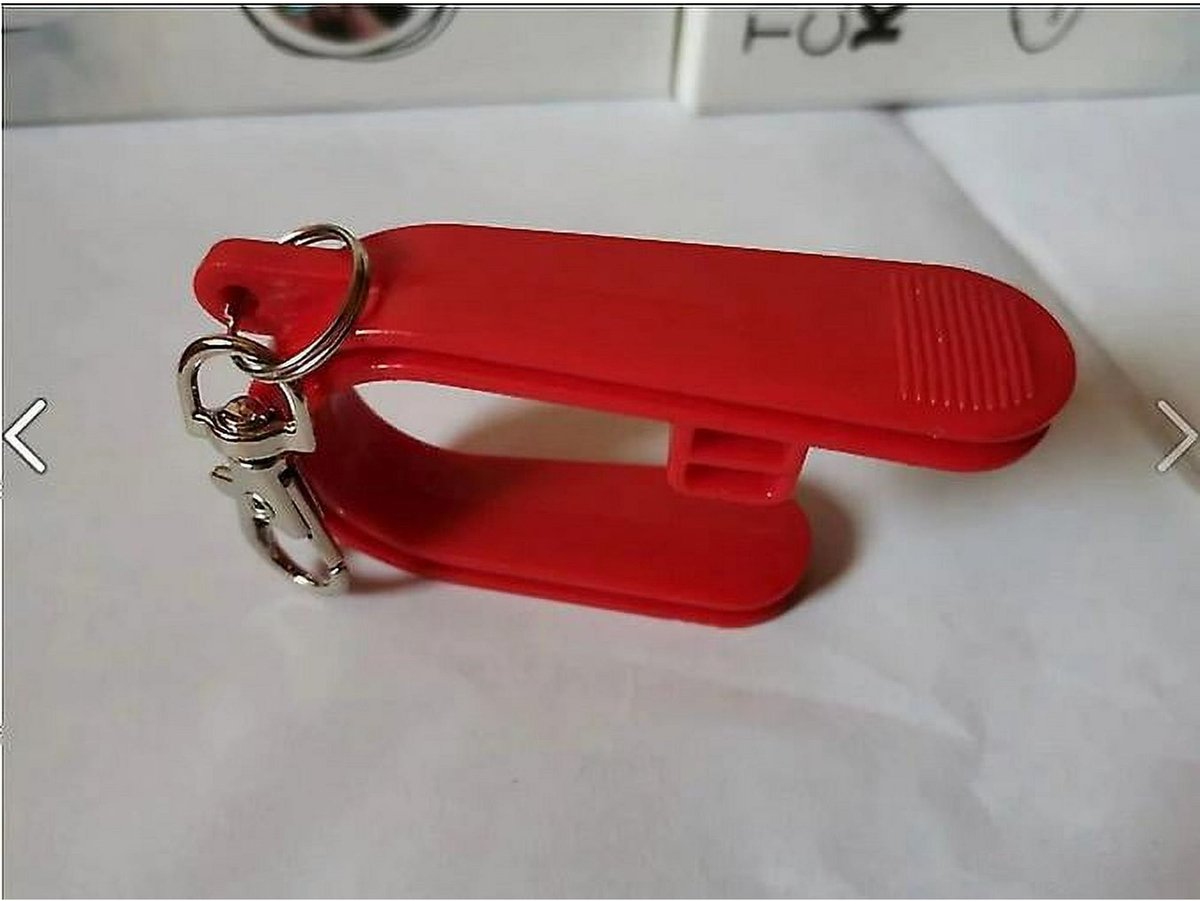 Car Seat Buckle Release Tool - Easily releases child seat buckles - Simple tool for parents, grandparents, and older children - Image 2