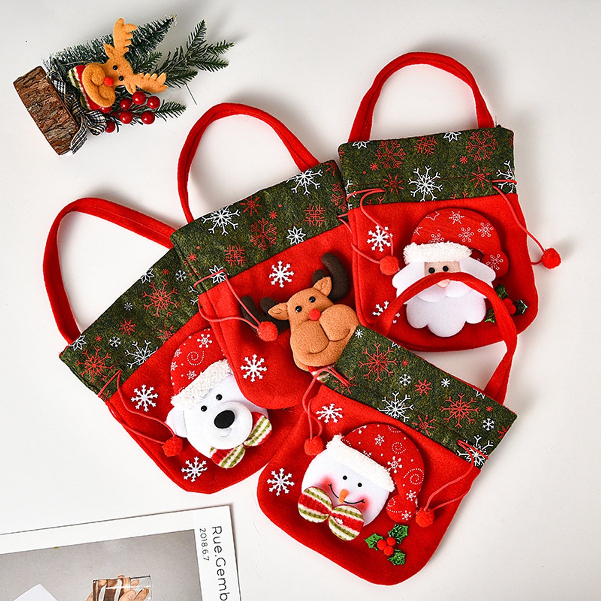 Christmas Gift Bags - Set of 4 - Velvet Material - Candy Bags for Kids - Christmas Apple Bags - Reusable Christmas Gift Bags - Party Bags - 20*20cm - Image 3