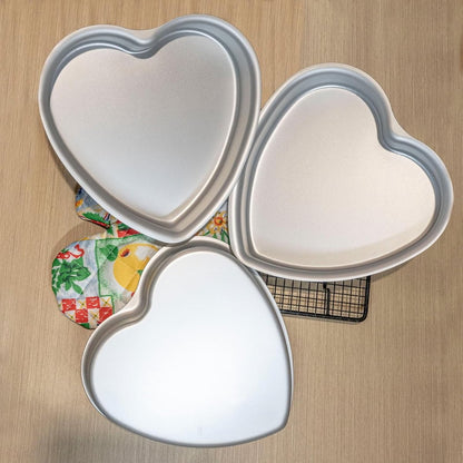 Heart-shaped baking tins - Aluminum baking tins - Valentine's Day, weddings, birthdays, etc. (Set of 3 heart-shaped baking tins, 20 x 5 cm) - Image 4