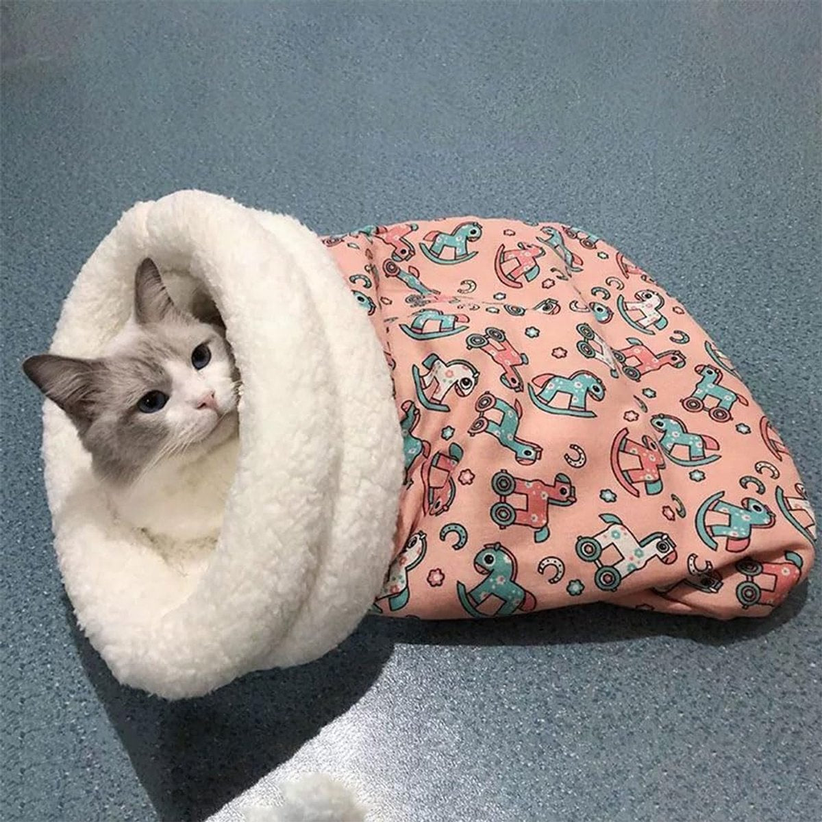 Cat Bed - Pet Sleeping Bag - Warm Pet Bed - Winter Cat House - Suitable for Indoor Use - Comfortable and Sheltered - Give Your Pet a Warm Hideaway (Pink, One Size) - Image 4