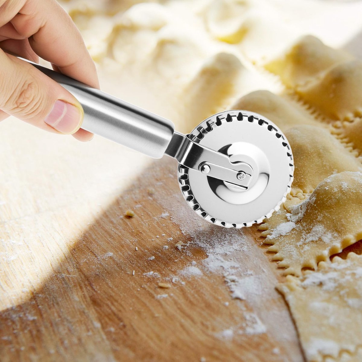 Luxury Rotary Cutter for Embossing - Baking Tools - Dough and Pastry Tools Made of Stainless Steel - Equipped with an Ergonomic Handle - Dishwasher Safe - Suitable for Cutting, Sealing and Pressing - Image 3