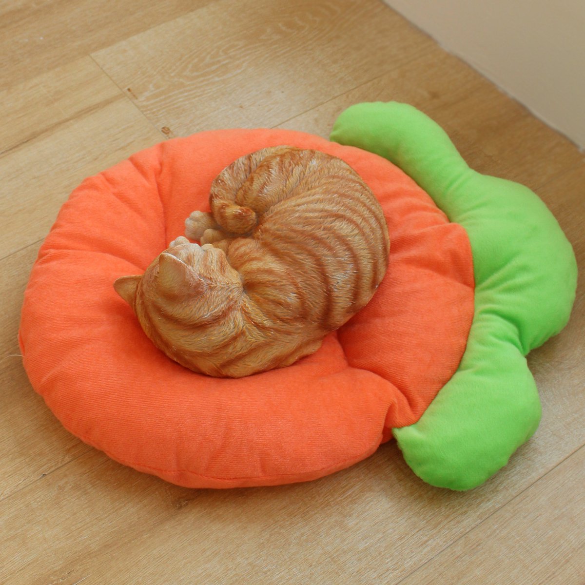 Pet Sleeping Mat - Warm Blanket - Soft Fabric - Cute Radish Shape - Suitable for Cats and Dogs (S-25*33cm) - Image 5