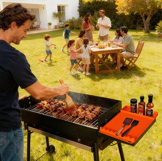 Silicone BBQ Grill Mat - 8-Slot Mat with Drip Tray - Heat-Resistant and Dishwasher-Safe - 40x27 cm - Black - Image 2