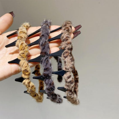 Set of Three Retro Non-slip Double-Sided Headbands - Highly elastic retro headband - Suitable for fitness, cosplay, sports, formal occasions and daily use; suitable for women and girls. - Image 5