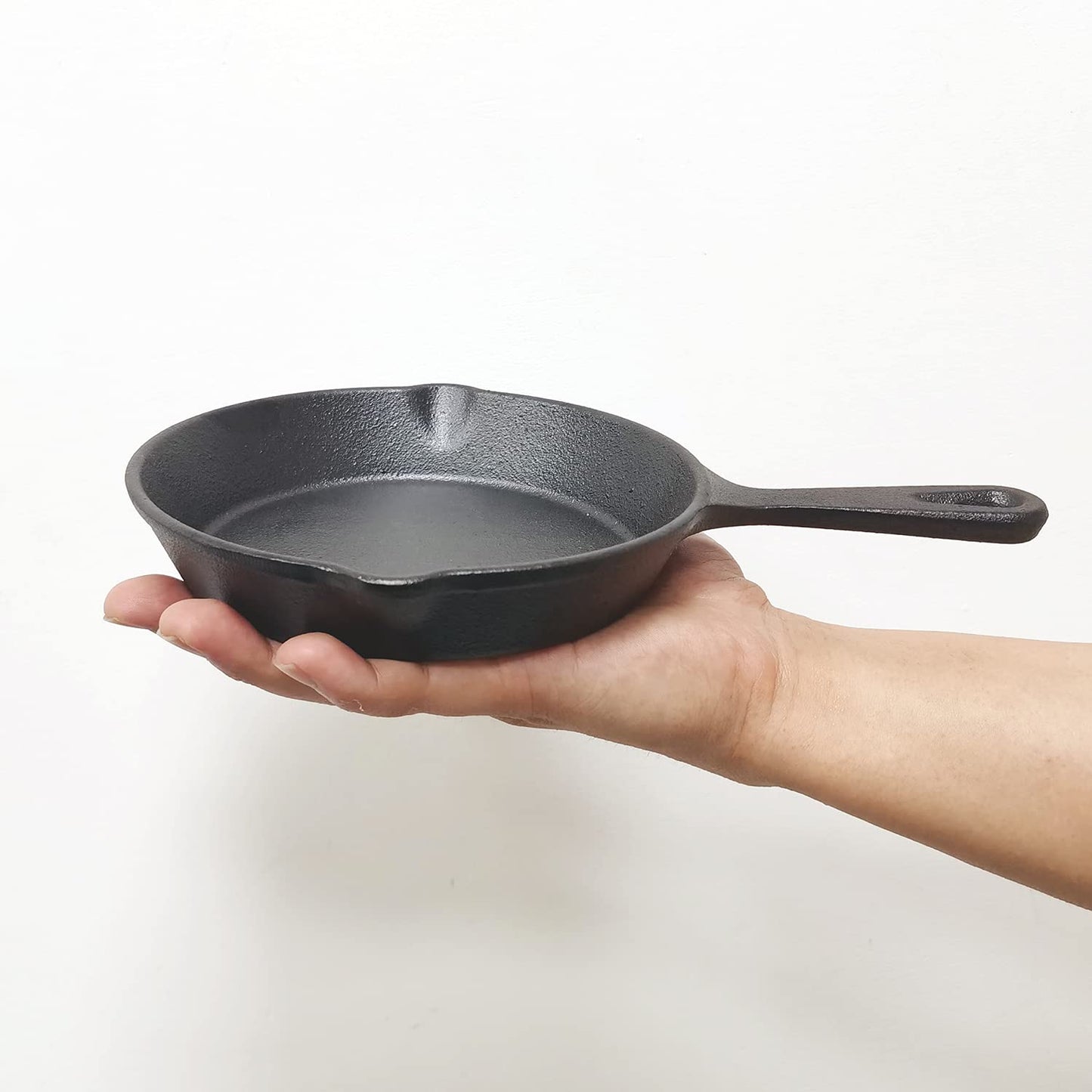Cast Iron Frying Pan - Mini Skillet - Ø 16 cm - Egg Pan - Tapas Pan - BBQ - Camping - Serving Pan - Blini Pan - Pancake Pan - Saucepan - Melting Pan - Outdoor Cooking - Robust - Frying Pan - Kitchen Aid - Black - Cast Iron - 1 Piece