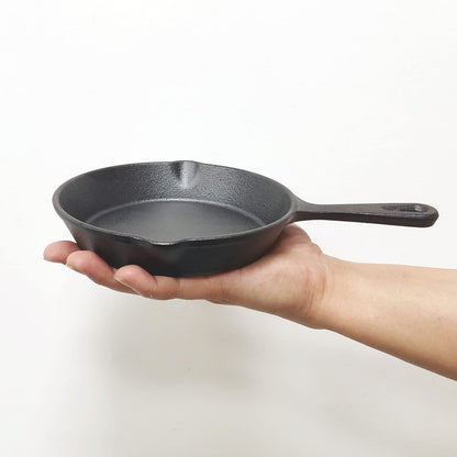 Cast Iron Frying Pan - Mini Skillet - Ø 16 cm - Egg Pan - Tapas Pan - BBQ - Camping - Serving Pan - Blini Pan - Pancake Pan - Saucepan - Melting Pan - Outdoor Cooking - Robust - Frying Pan - Kitchen Aid - Black - Cast Iron - 1 Piece