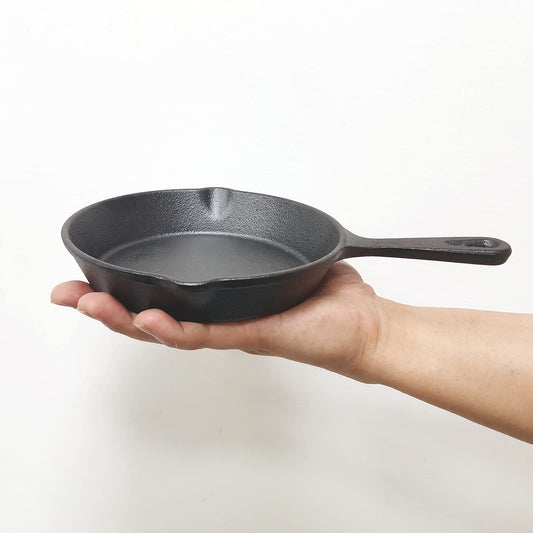 Cast Iron Frying Pan - Mini Skillet - Ø 16 cm - Egg Pan - Tapas Pan - BBQ - Camping - Serving Pan - Blini Pan - Pancake Pan - Saucepan - Melting Pan - Outdoor Cooking - Robust - Frying Pan - Kitchen Aid - Black - Cast Iron - 1 Piece