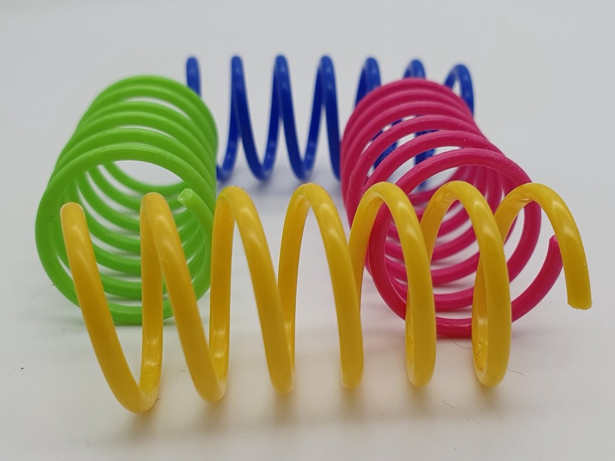 Springs Cat Toys – 20 Cat Feathers in 4 Colors – Spirals - Image 2