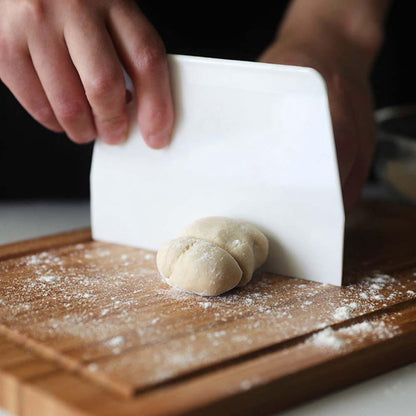 Dough scraper - Dough cutter - For pies and cakes - White - Plastic - Image 3