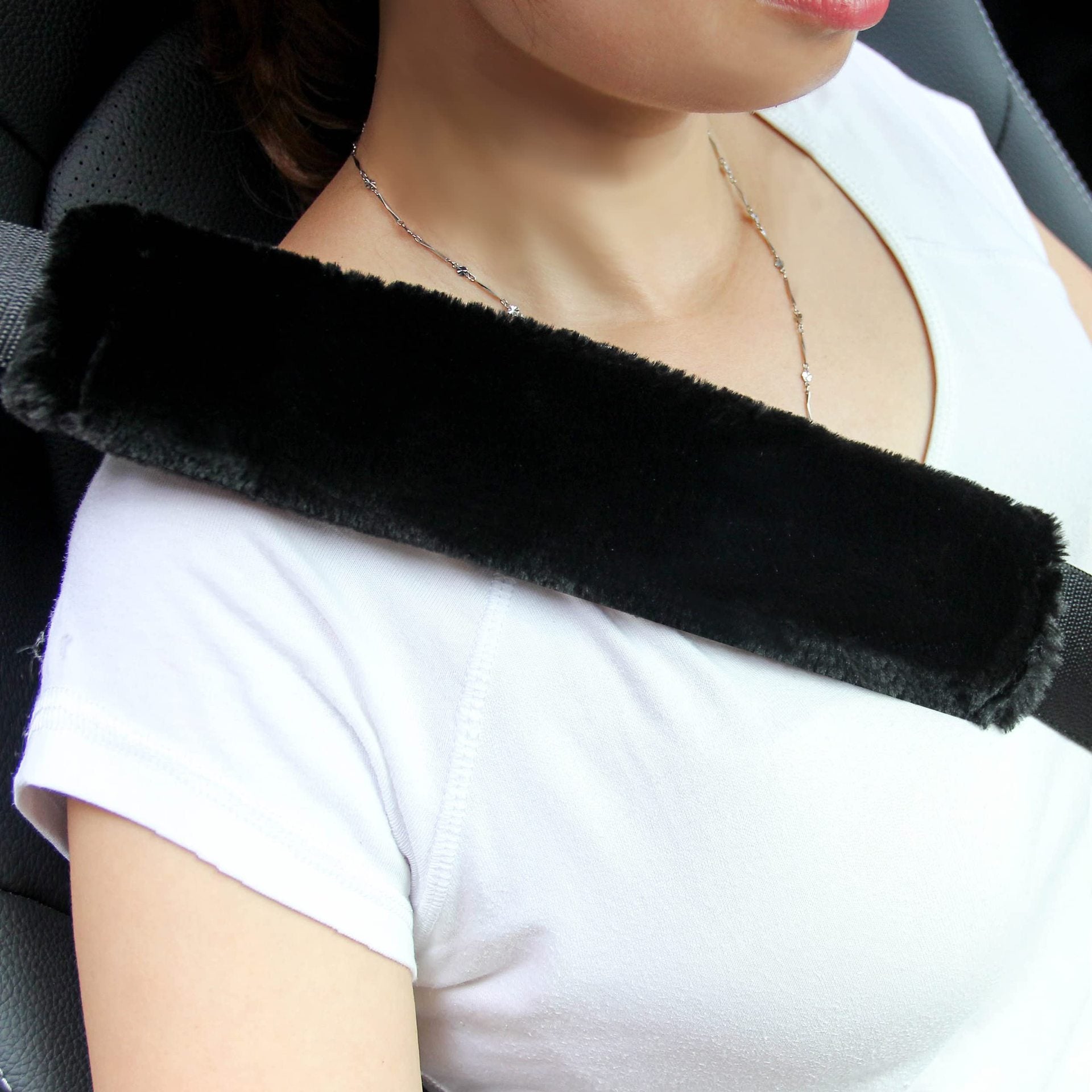 2 pcs soft artificial fur universal fit seat belt covers, car and aircraft seat belt shoulder pads, camera backpack shoulder pads (black)