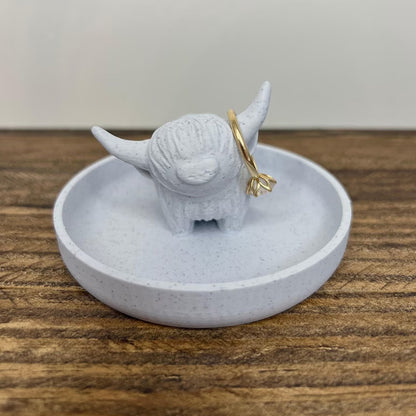 Highland Cow Ring Holder with Circular Dish Scottish Cow Statue Wedding Engagement Holder Calf Jewelry Organizer Stand - Image 2