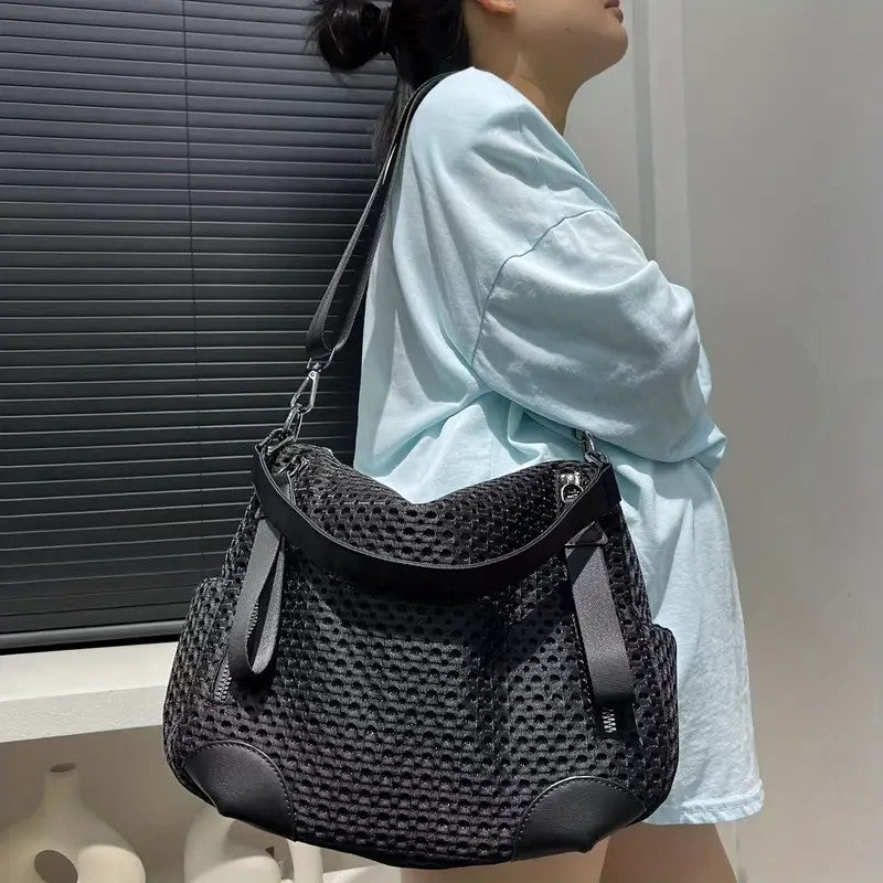 Women's fashionable mesh-paneled crossbody bag, large-capacity lightweight mesh travel vacation sports bag. - Image 2