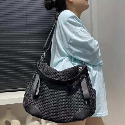 Women's fashionable mesh-paneled crossbody bag, large-capacity lightweight mesh travel vacation sports bag. - Image 2