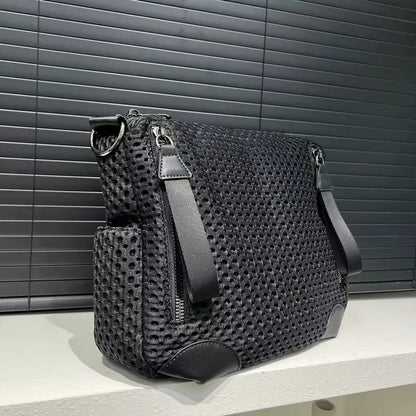 Women's fashionable mesh-paneled crossbody bag, large-capacity lightweight mesh travel vacation sports bag. - Image 3