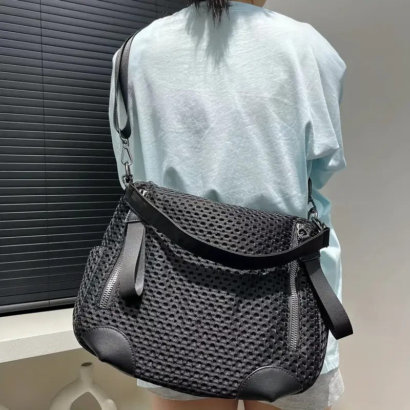 Women's fashionable mesh-paneled crossbody bag, large-capacity lightweight mesh travel vacation sports bag. - Image 8
