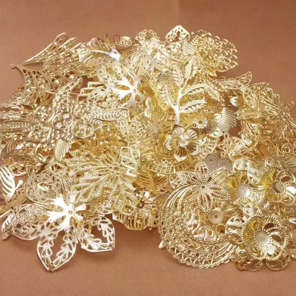 50g/lot Mixed Metal Flower Petals Filigree Wraps Clutches White - Image 3
