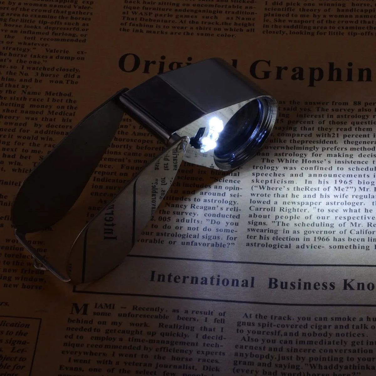 Jewelers Loupe 40X Magnification Metal Foldable Loupe with LED & UV Light - Image 6