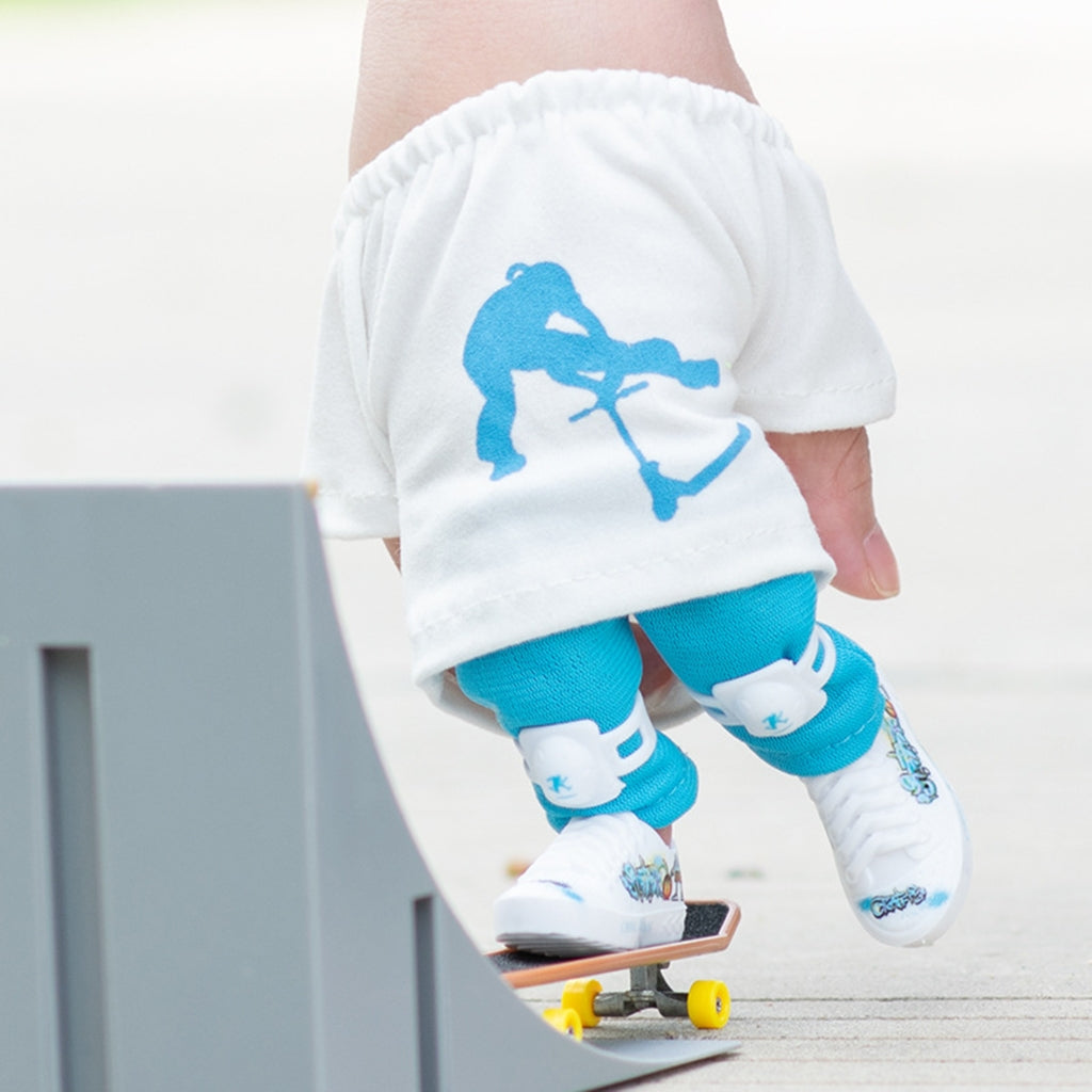 Finger Skateboard With Shoes Mini Scooter Finger Toy Set Gripboard Shoes And Pants Finger Skate Board Mini Skateboard 0.04 Black Series - Image 8