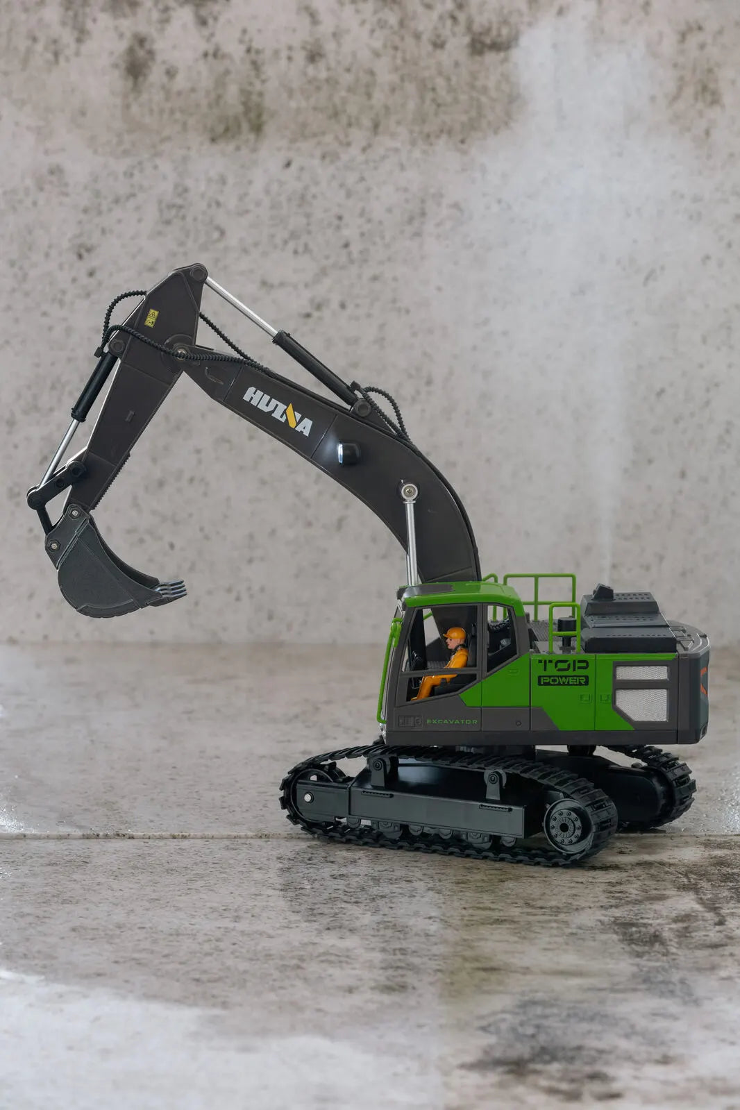 1:18 Scale 13-Channel Alloy Remote Control Excavator Construction Vehicle with Lights, Sound and Steam - Image 5