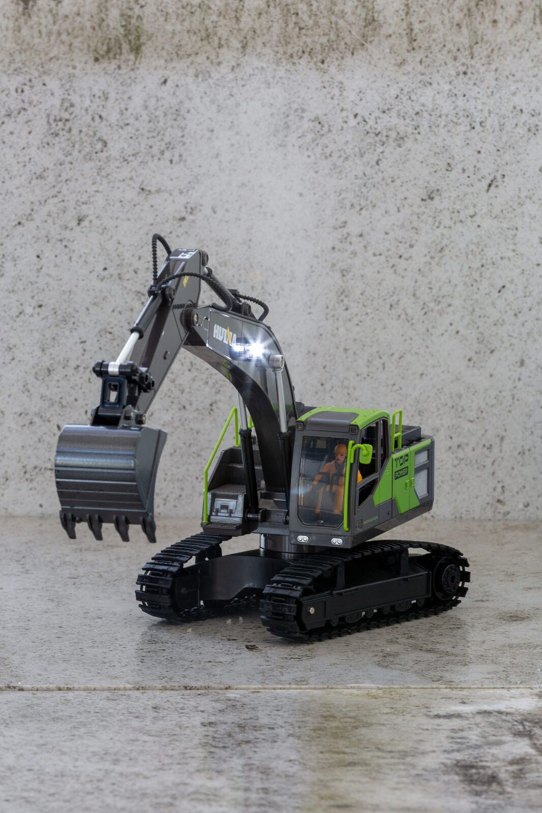 1:18 Scale 13-Channel Alloy Remote Control Excavator Construction Vehicle with Lights, Sound and Steam - Image 6