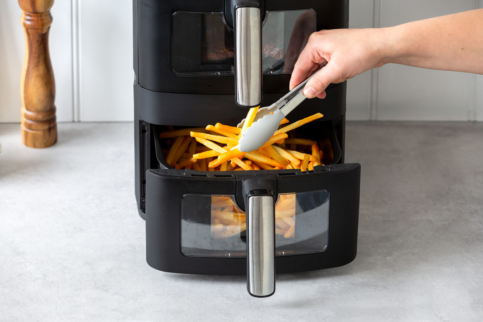 13L Dual Zone 2300W Double Stack Air Fryer with Foldable Top Display - Image 4
