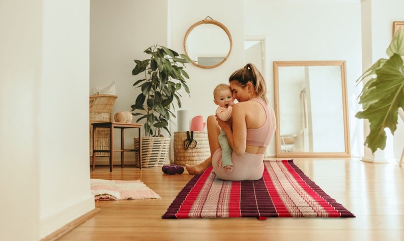 Day bed Roll Out Mattress XL Large Foldout Mat relaxation day bed camping or Yoga Matt Natural Kapok Filled RED 120cm x 200cm - Image 2