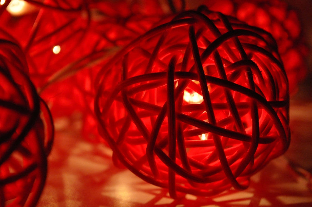 1 Set of Red 5cm Rattan Cane 20 Ball Battery Powered 3m String Lights Christmas Gift Home Wedding Party Bedroom Decoration Table Centrepiece - Image 3