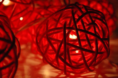 1 Set of Red 5cm Rattan Cane 50 Ball Battery Powered LONG 5m String Lights Christmas Gift Home Wedding Party Bedroom Decoration Table Centrepiece - Image 3