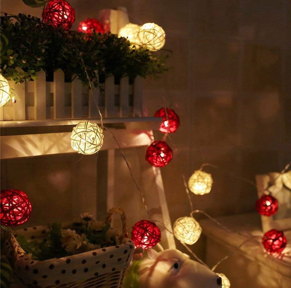 1 Set of Red and White 5cm Rattan Cane 50 Ball Battery Powered LONG 5m String Lights Christmas Gift Home Wedding Party Bedroom Decoration Table Centrepiece - Image 2