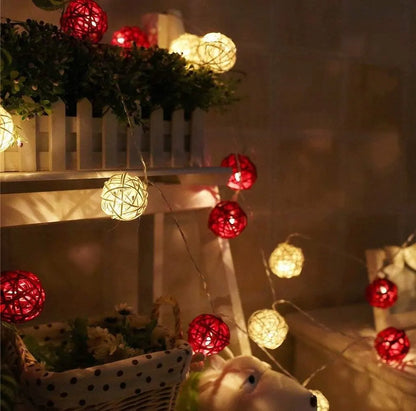 1 Set of Red and White 5cm Rattan Cane 50 Ball Battery Powered LONG 5m String Lights Christmas Gift Home Wedding Party Bedroom Decoration Table Centrepiece - Image 2