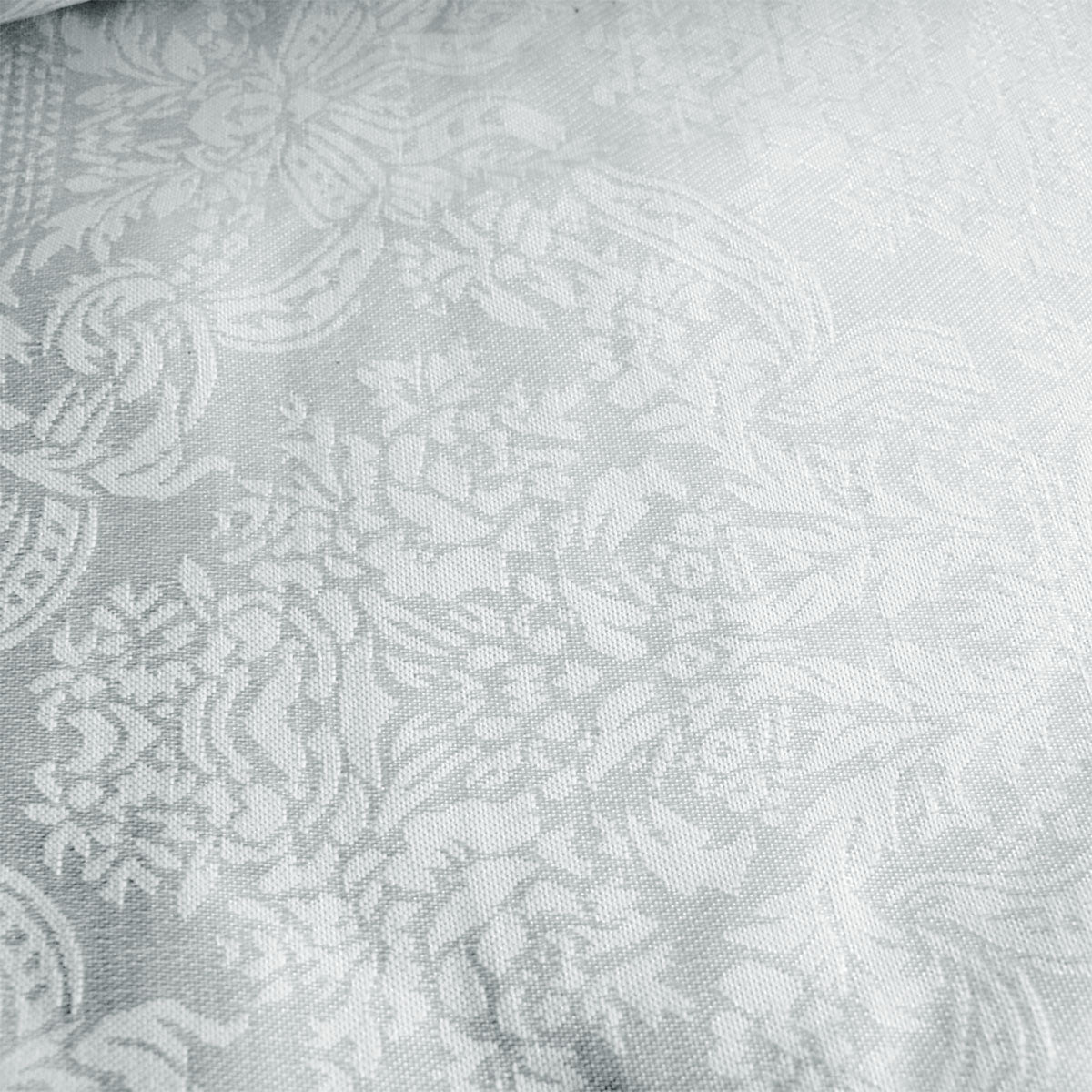 Damask White Elegant Polyester Jacquard Table Runner 38 x 90 cm - Image 3