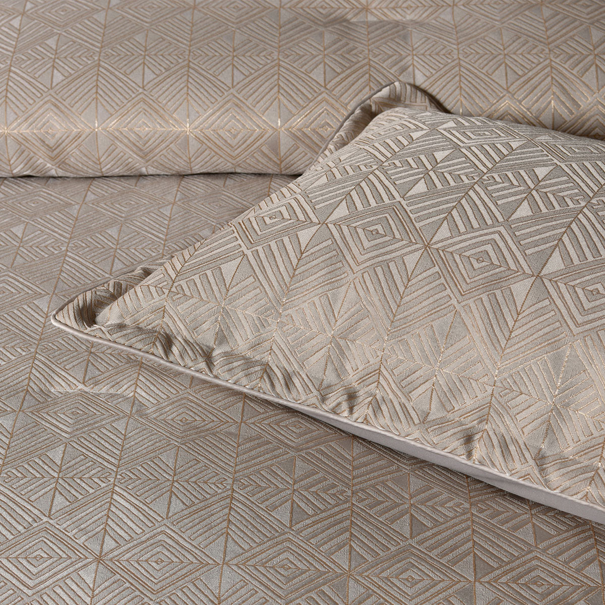 Bianca Bellagio Gold 6 Pcs Jacquard Geometric Comforter Set Queen/King - Image 4