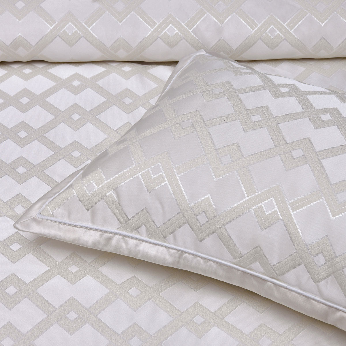 Bianca Firenze Pearl 6 Pcs Jacquard Geometric Comforter Set Queen/King - Image 4