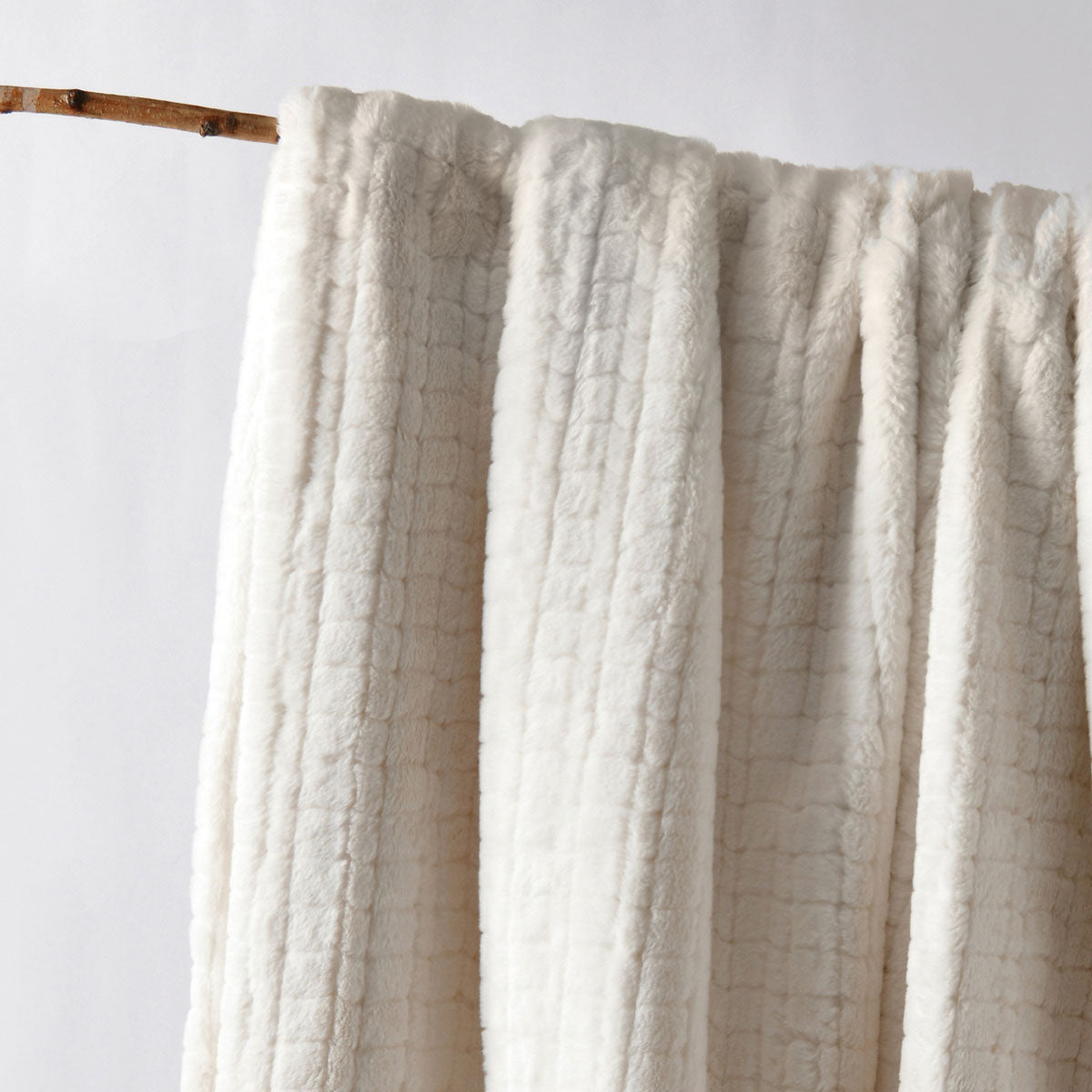 Bianca Tambar Natural Faux Fur Throw Rug 130 x 170 cm - Image 3