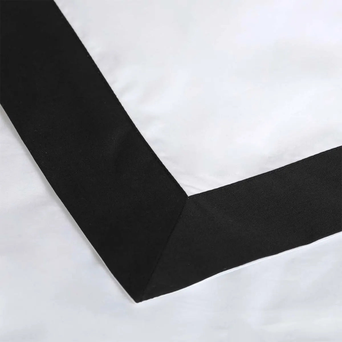 Accessorize White/Black Tailored Hotel Deluxe Cotton Quilt Cover Set Queen - Image 3